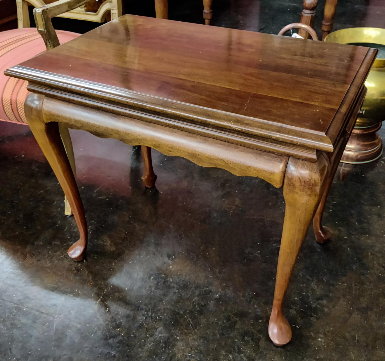 A GOOD CHERRY HARDWOOD OCCASIONAL TABLE