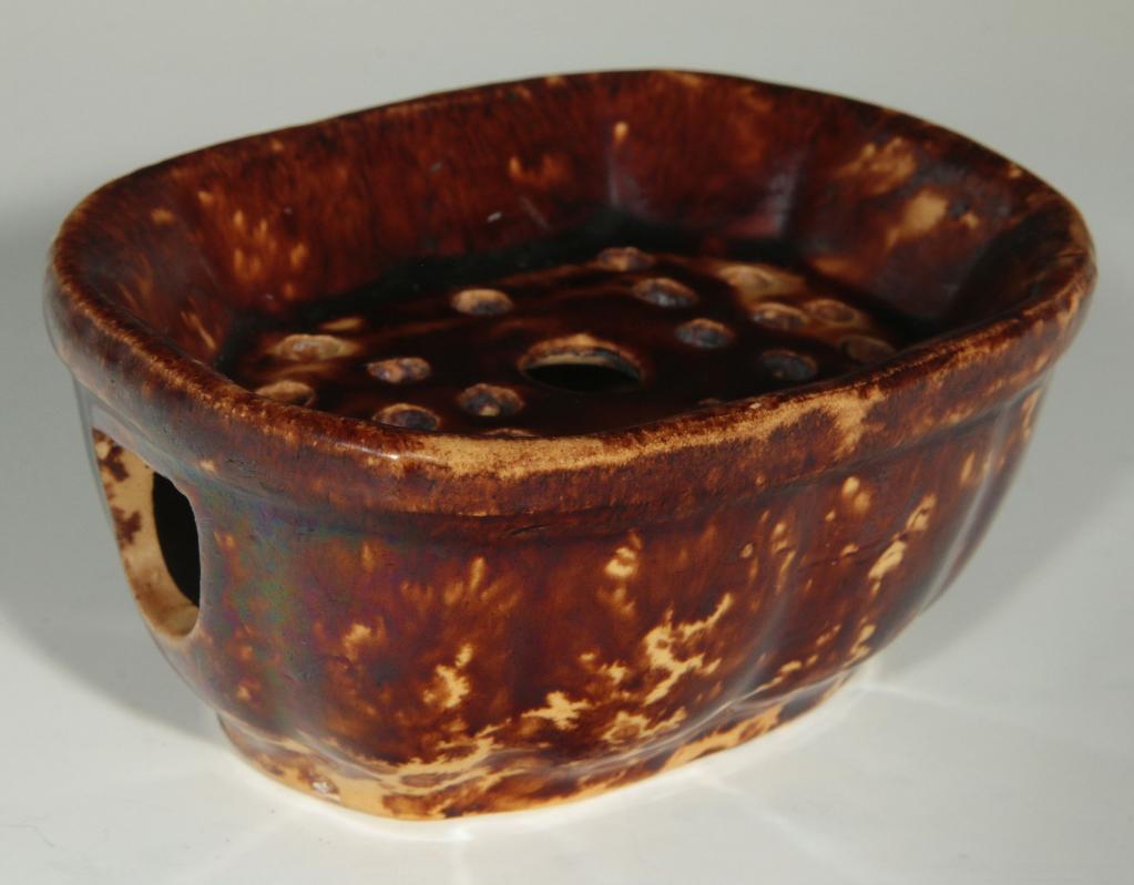 A 19TH CENTURY BENNINGTON FLINT GLAZE SOAP DISH