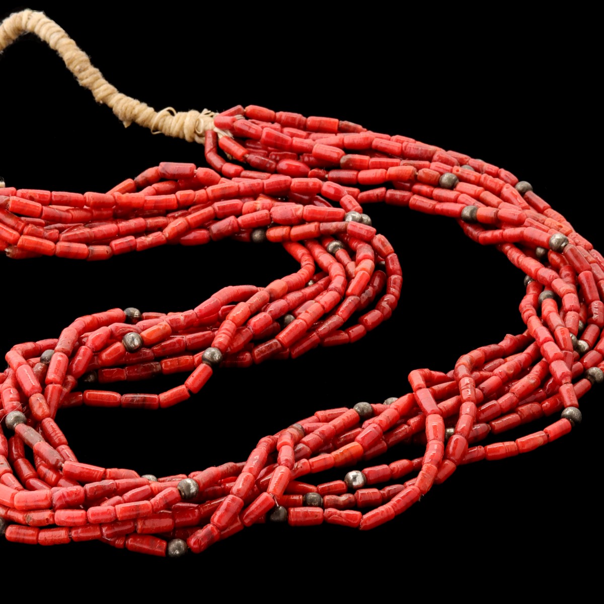 A MULTI-STRAND CORAL AND SILVER BEAD NECKLACE 27 INCHES