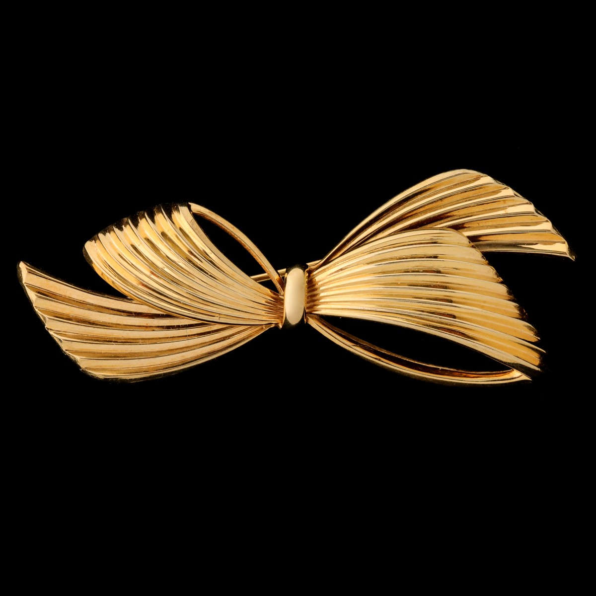 A 14 KARAT GOLD LOVE KNOT BOW BROOCH FOR TIFFANY & CO