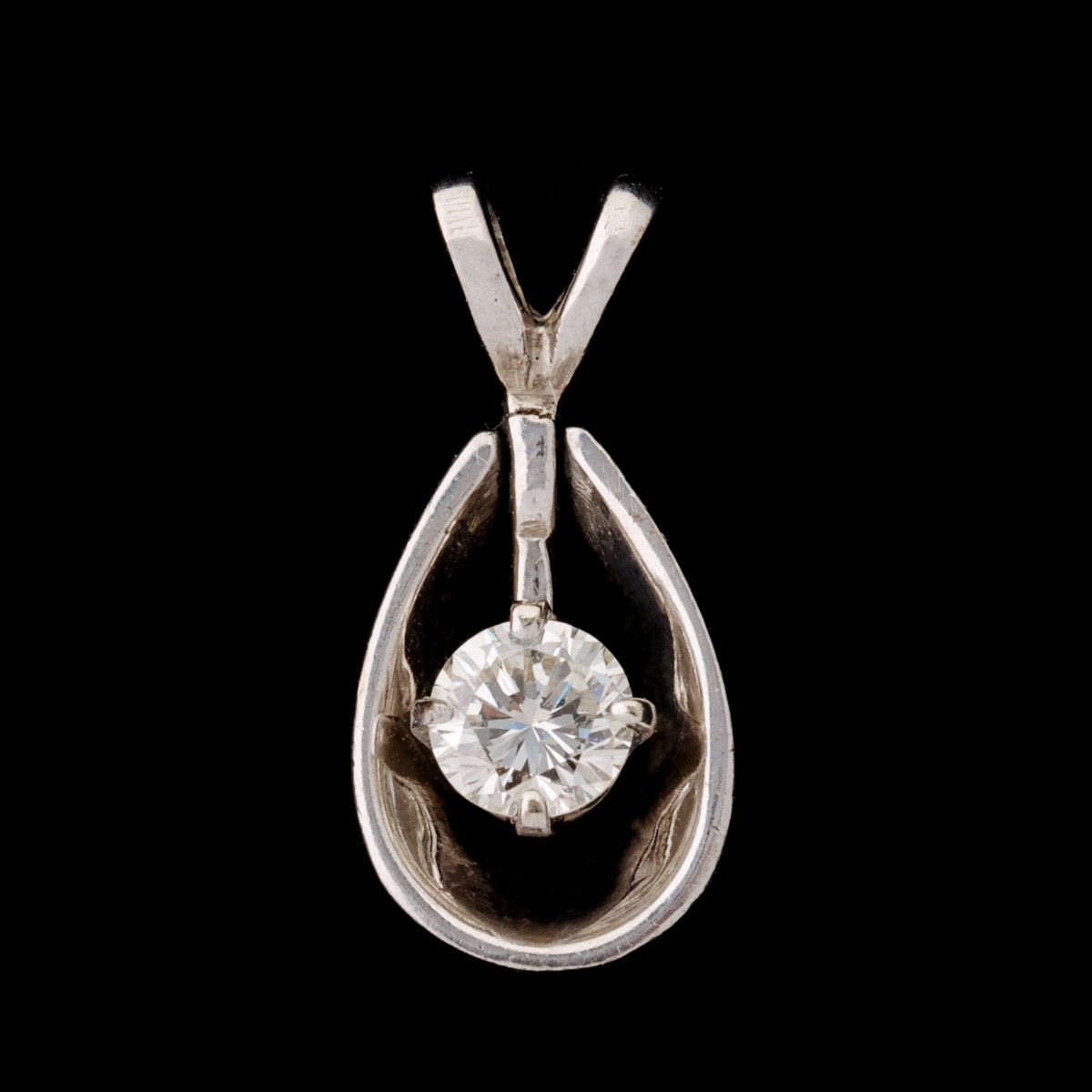 A 14 KARAT GOLD DIAMOND PENDANT ESTIMATED .25 CTTW