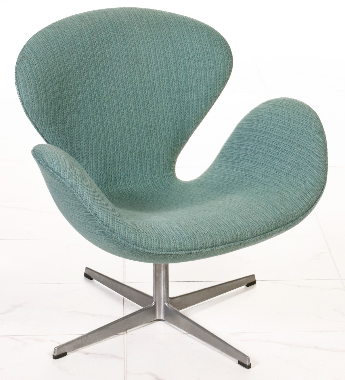 ARNE JACOBSEN SWAN CHAIR FOR FRITZ HANSEN 1969