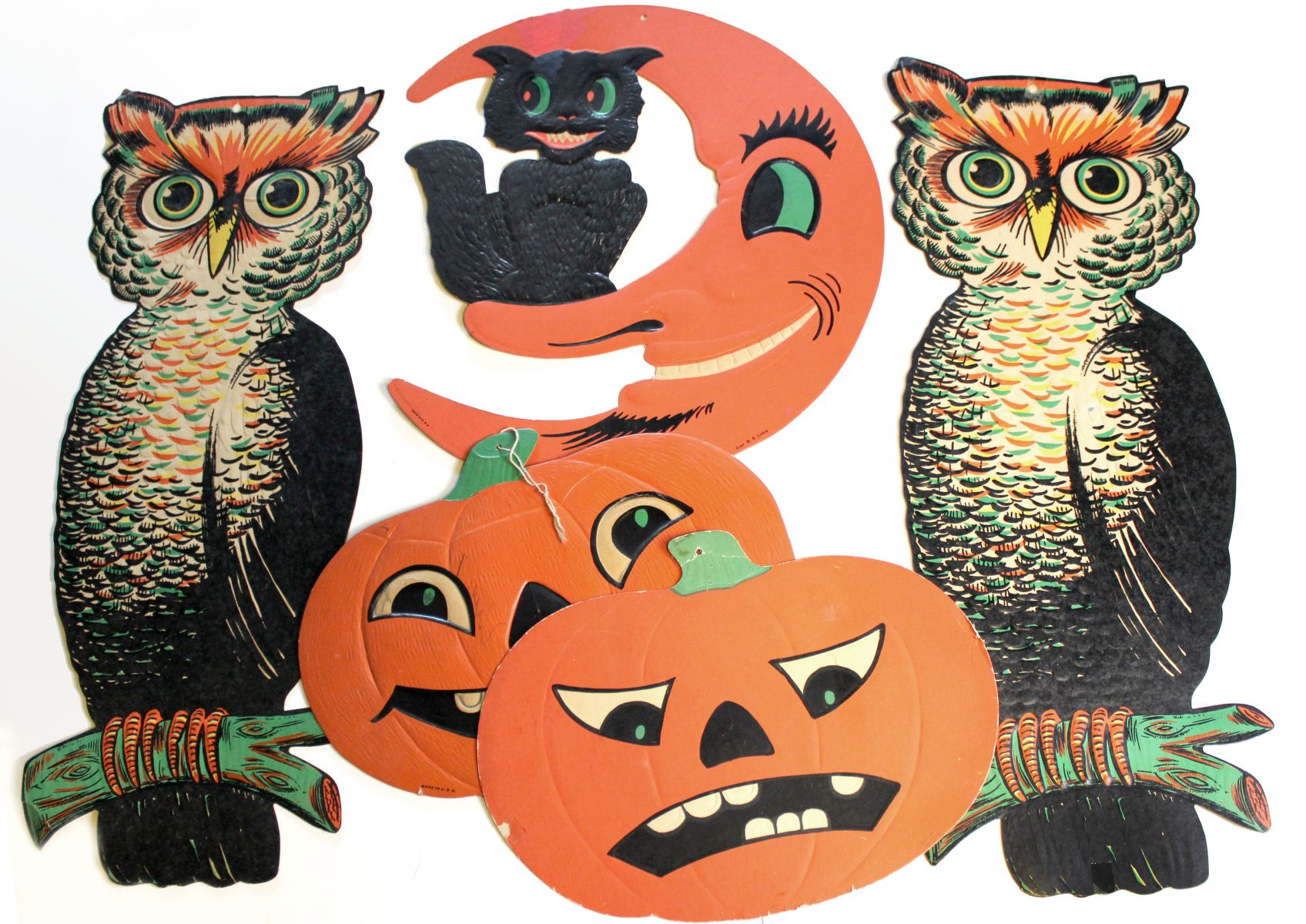 A COLLECTION OF VINTAGE HALLOWEEN DIE-CUTS