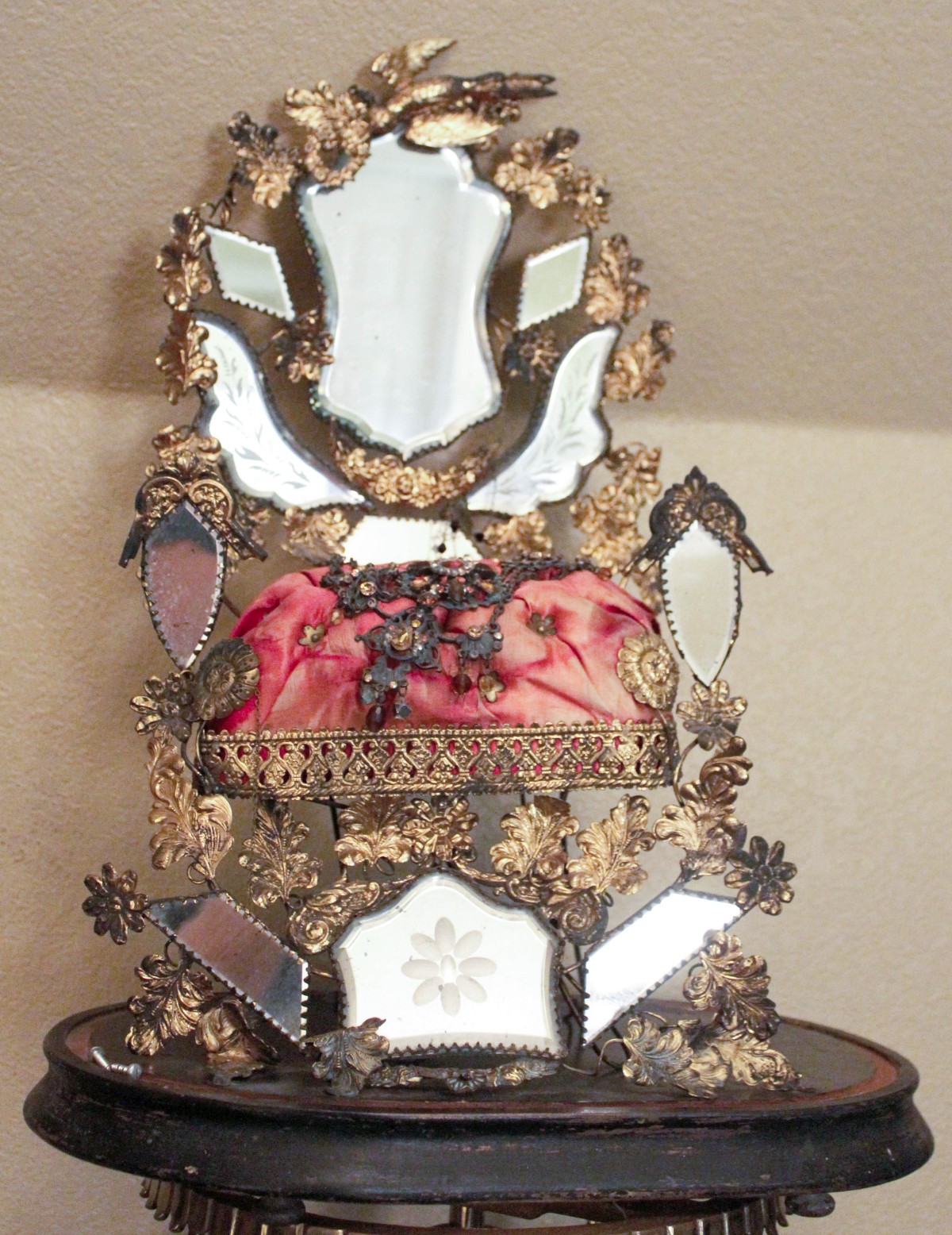 FRENCH VICTORIAN MAIREE KEEPSAKE WITHOUT GLASS DOME