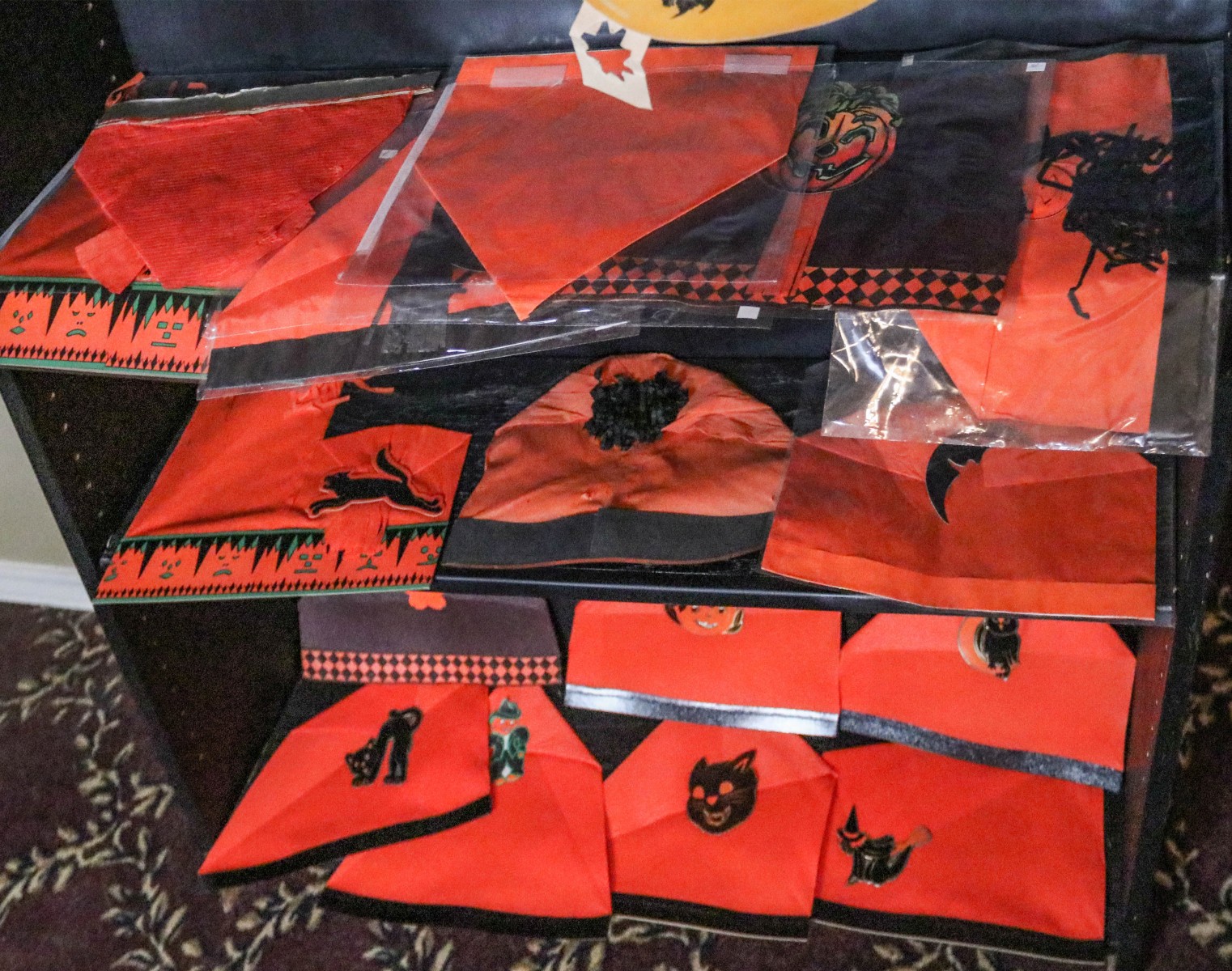 A COLLECTION OF VINTAGE HALLOWEEN PARTY HATS