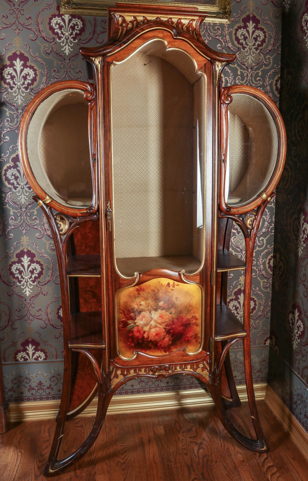 AN ART NOUVEAU VITRINE ATTR JOAN BUSQUETS I JANE