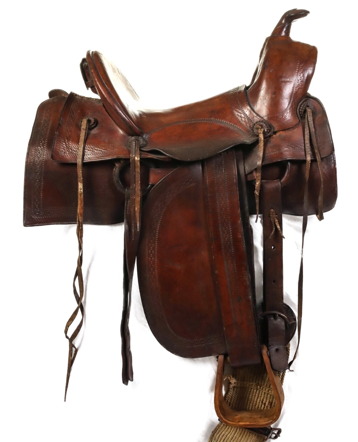 A GOOD HIGH BACK SADDLE BY KANSAS CITY SADDLERY - 1917