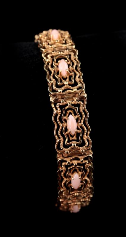 A 14K GOLD ITALIAN BRACELET WITH ANGEL SKIN CORAL