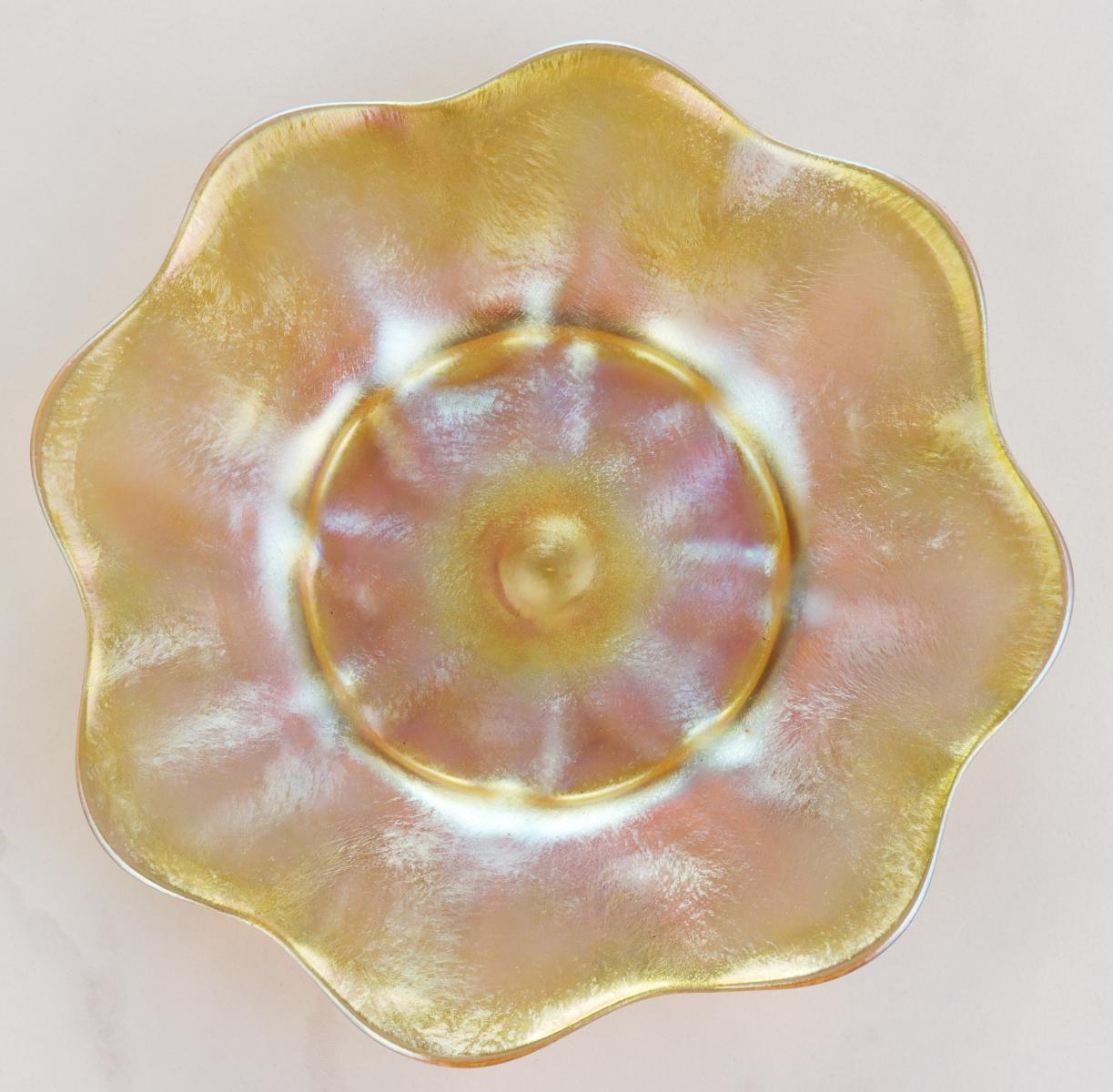 A TIFFANY FAVRILE ART GLASS FINGER BOWL AND UNDERPLATE