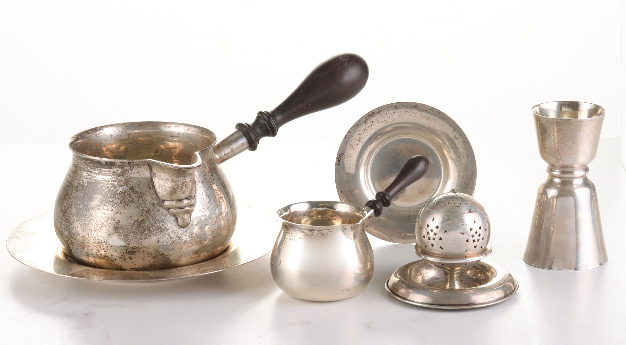 A COLLECTION OF STERLING SILVER BEVERAGE ACCESSORIES