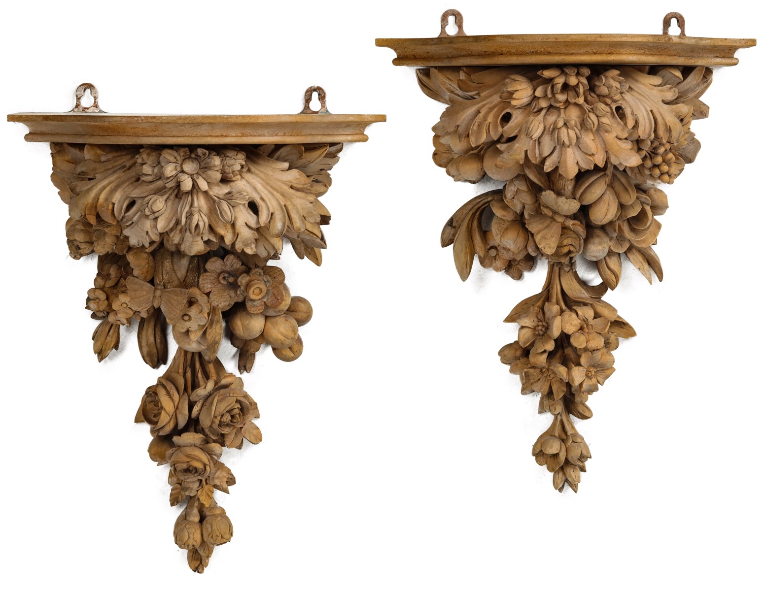 A PAIR OF GEORGE II STYLE CARVED LIMEWOOD BRACKETS