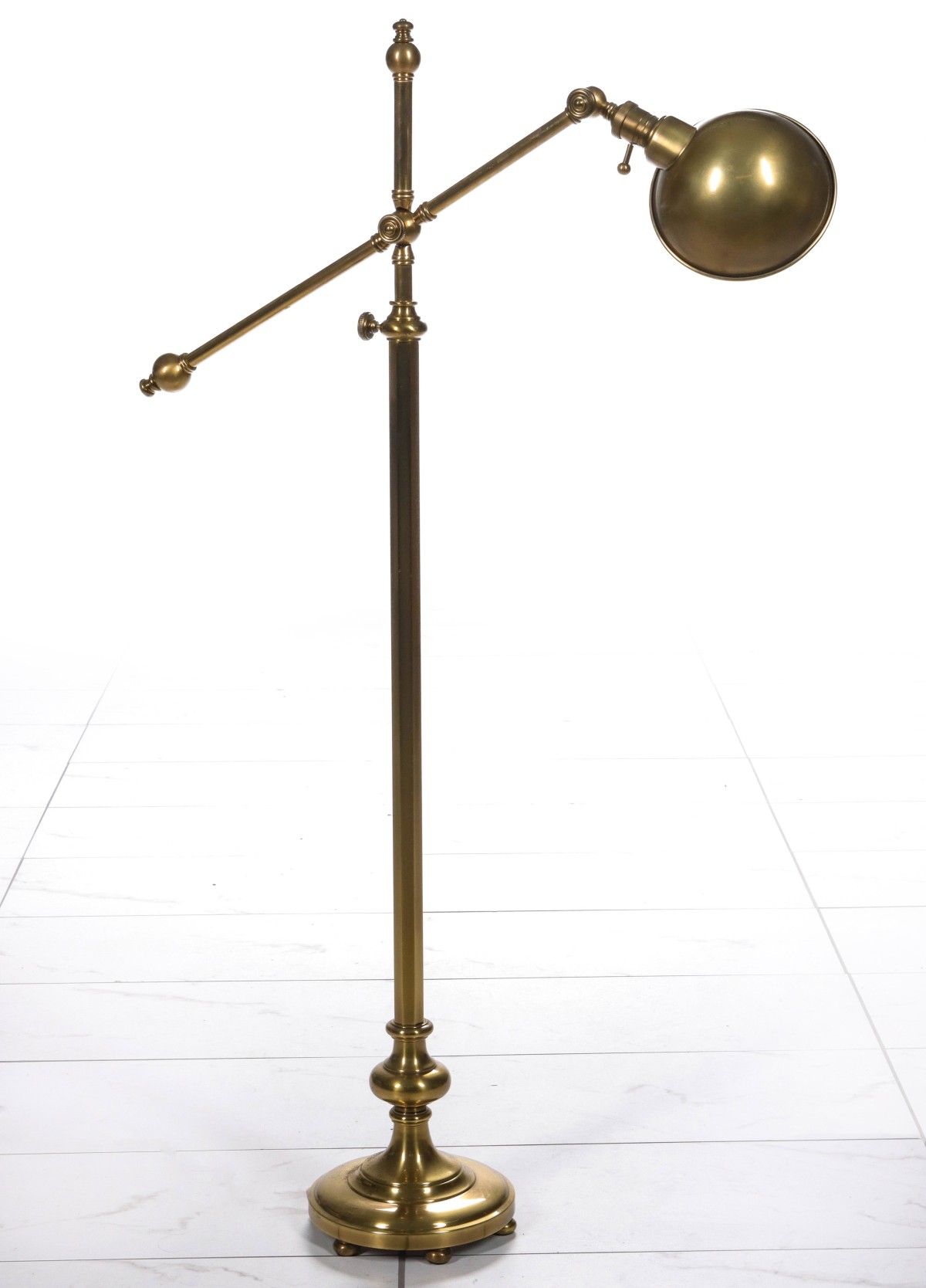 A MODERN HEAVY BRASS ADJUSTABLE FLOOR LAMP