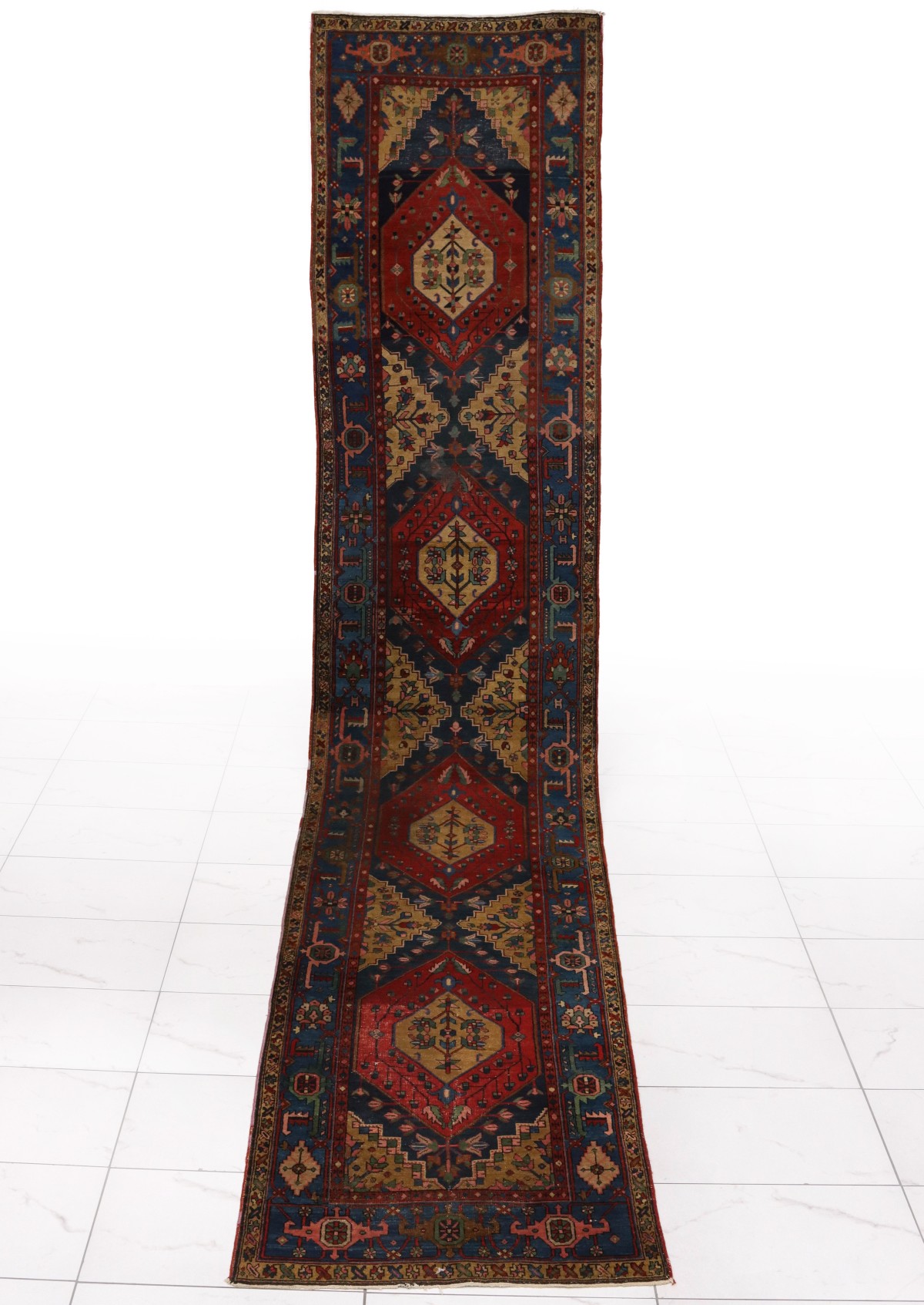 AN ANTIQUE PERSIAN HAND MADE HAMADAN RUNNER