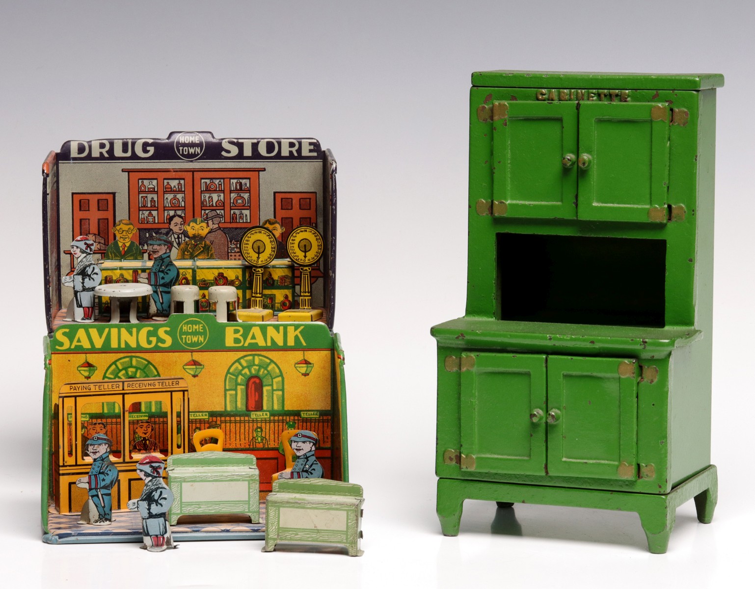 LOUIS MARX TIN LITHO 'PLAYSETS' & ARCADE IRON CABINETTE