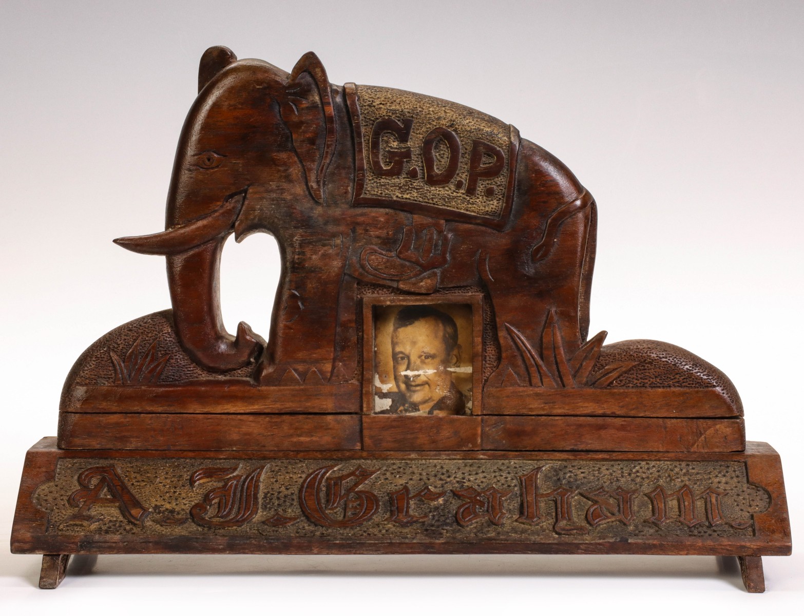 A 1930s FOLK ART CARVING ATTRIBUTED TO A KANSAS INMATE