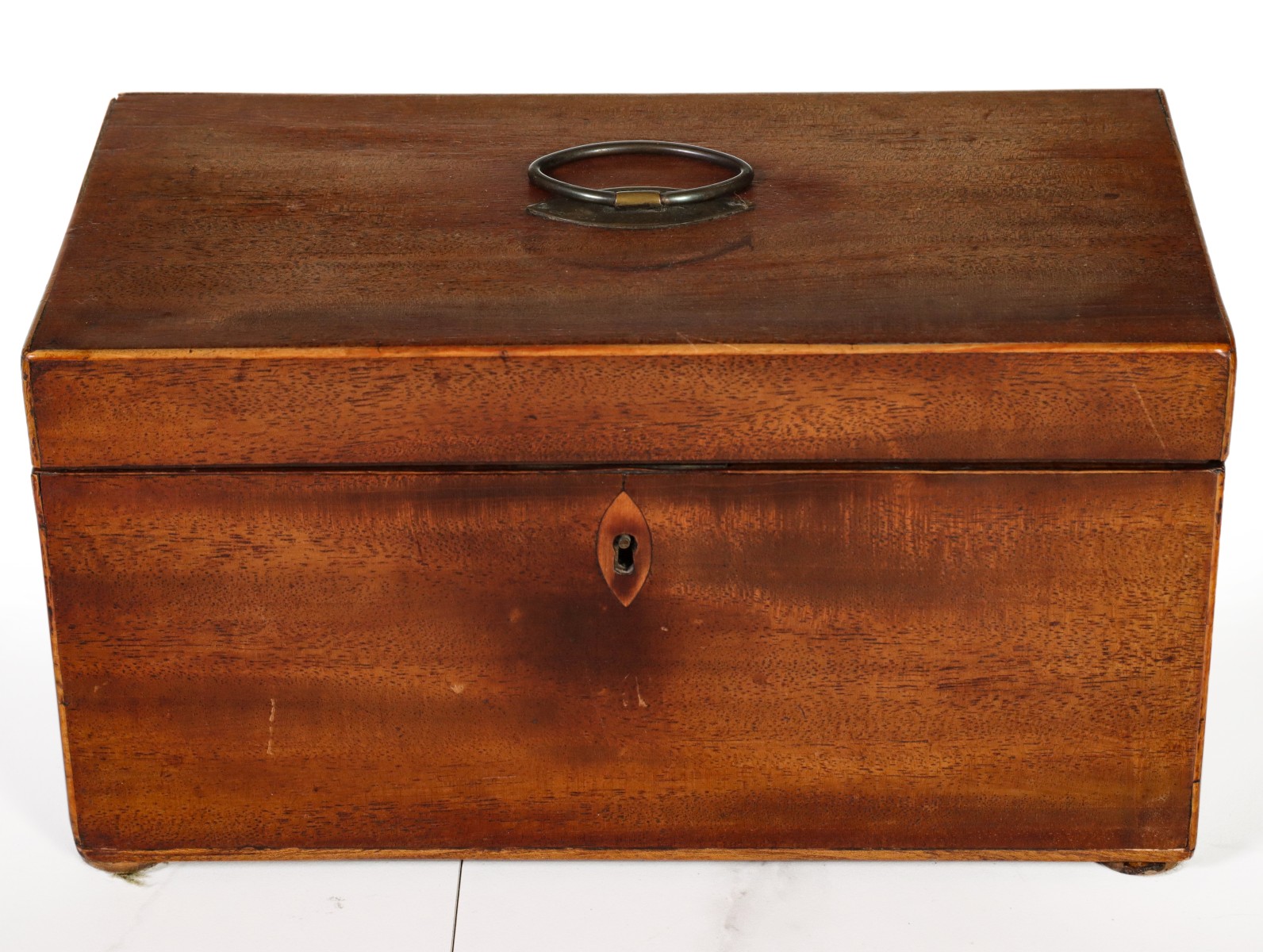 A MID 19TH CENTURY MAHOGANY TEA CADDY