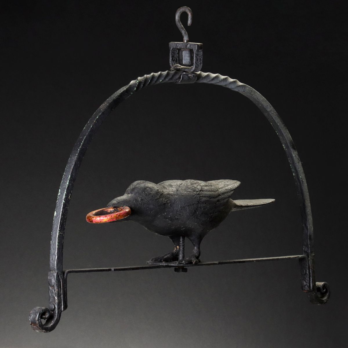 AN INTERESTING 19TH C. RAVEN AND GOLD RING TRADE SIGN