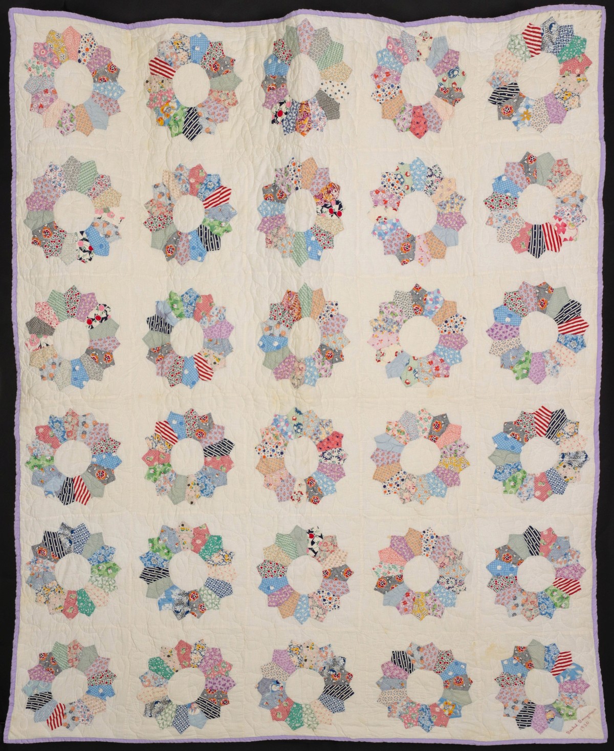 A DRESDEN PLATE QUILT IN FEEDSACK FABRICS DATED 1930