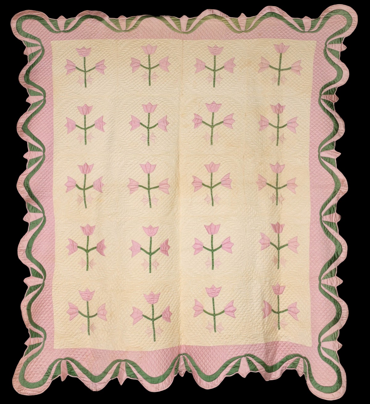 ANTIQUE TULIP APPLIQUE QUILT IN SATIN FABRICS