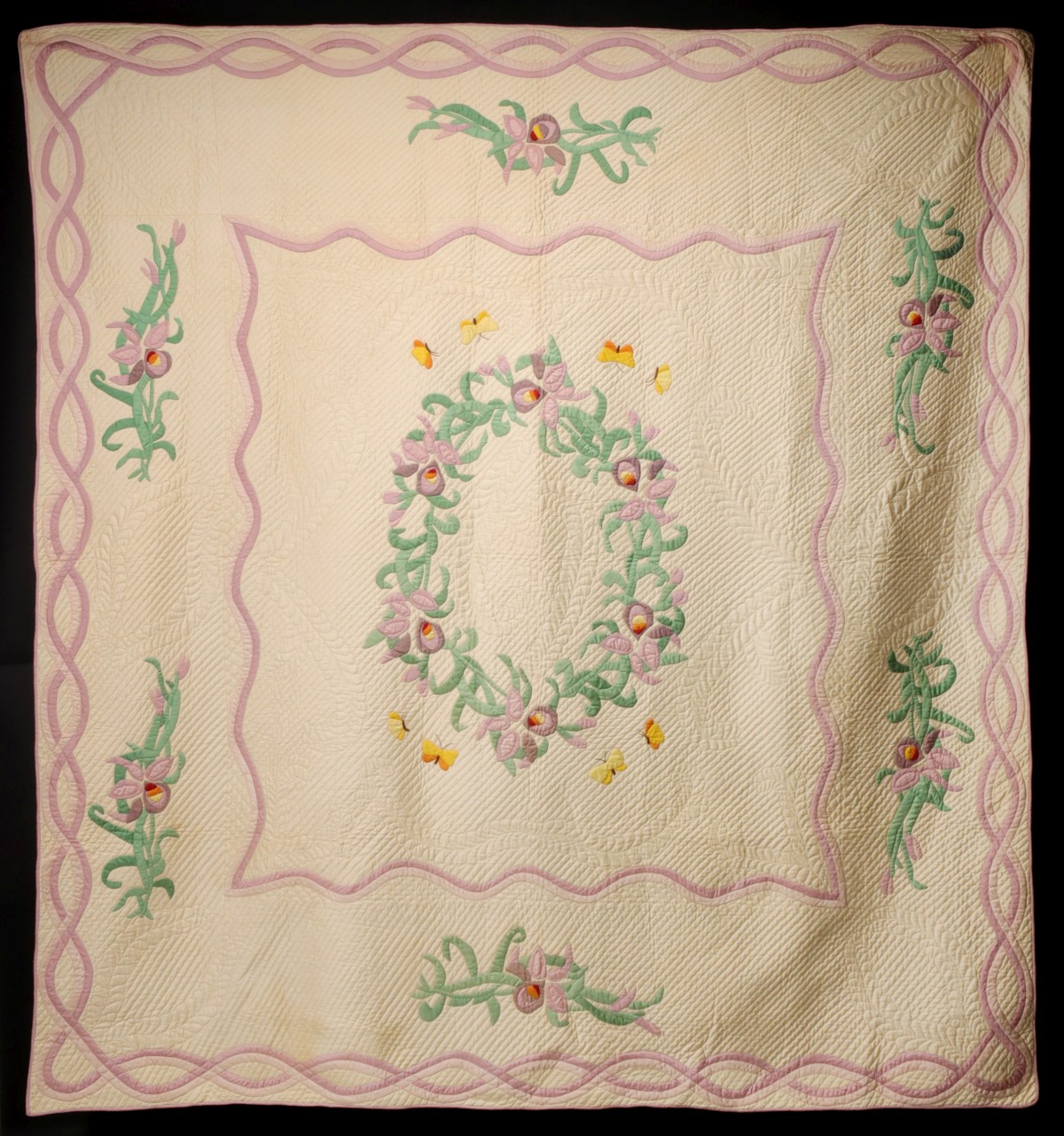 A VINTAGE WREATH AND BUTTERFLY APPLIQUE QUILT