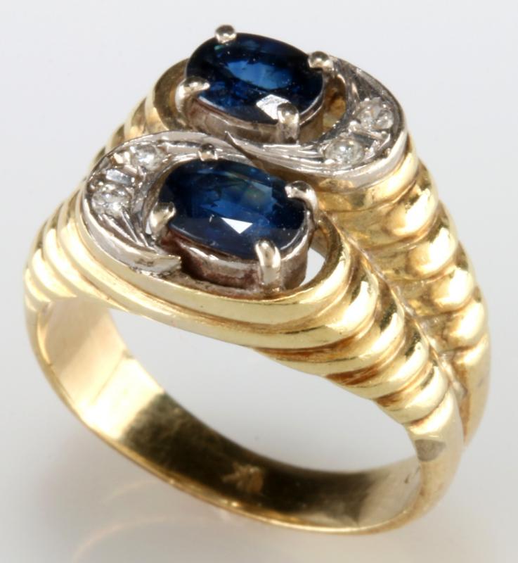 A LADIES' 14K SAPPHIRE AND DIAMOND FASHION RING