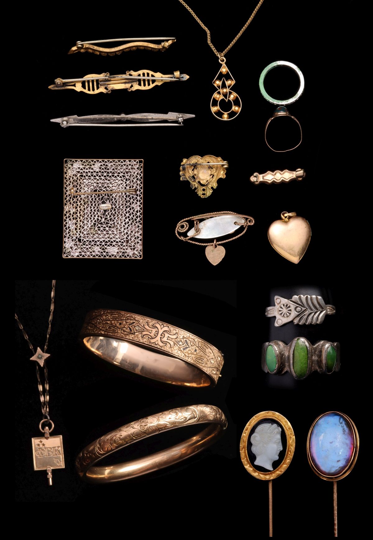 AN ESTATE COLLECTION OF COSTUME JEWELRY