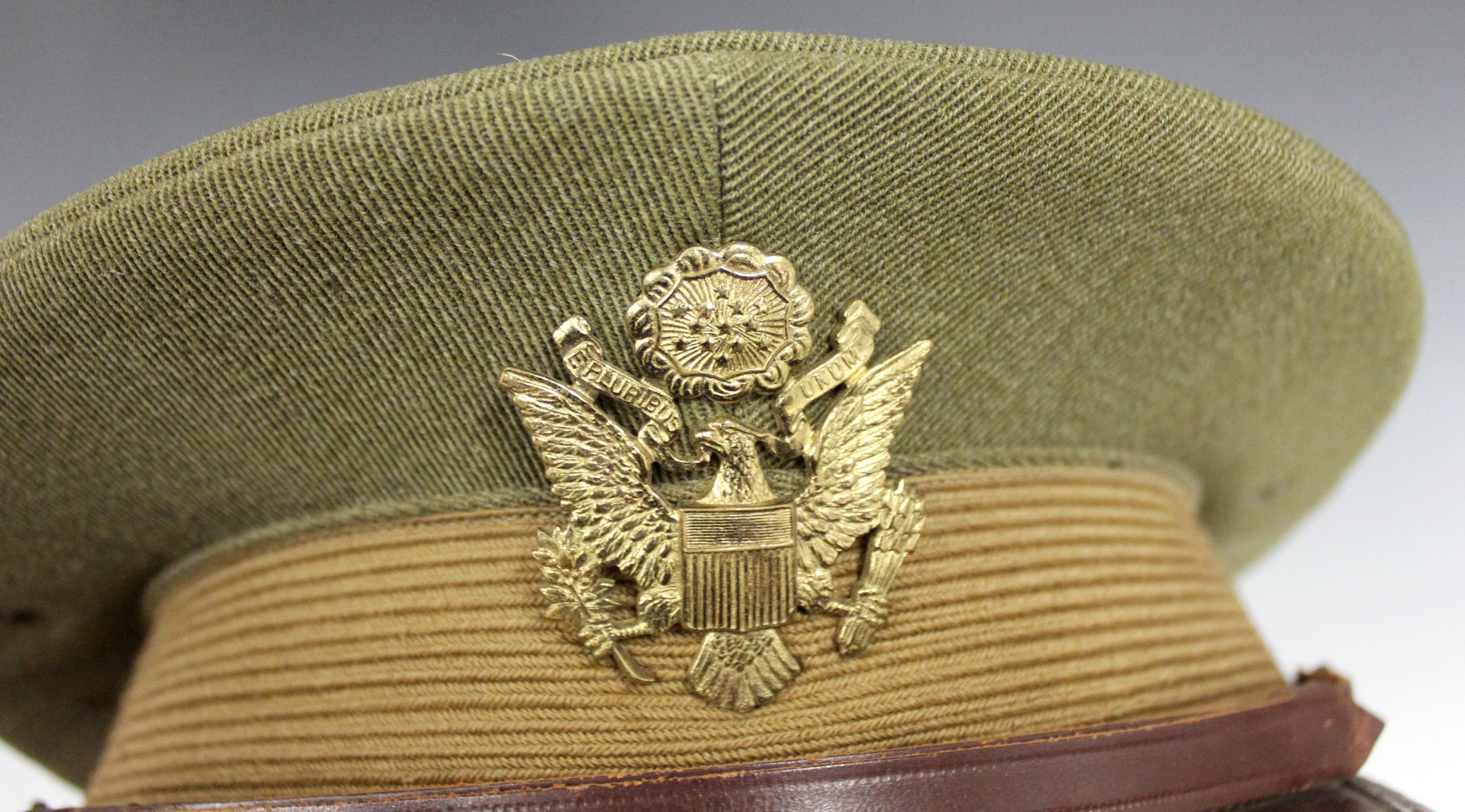 US ARMY WWI HELMET AND OFFICER VISOR CAP