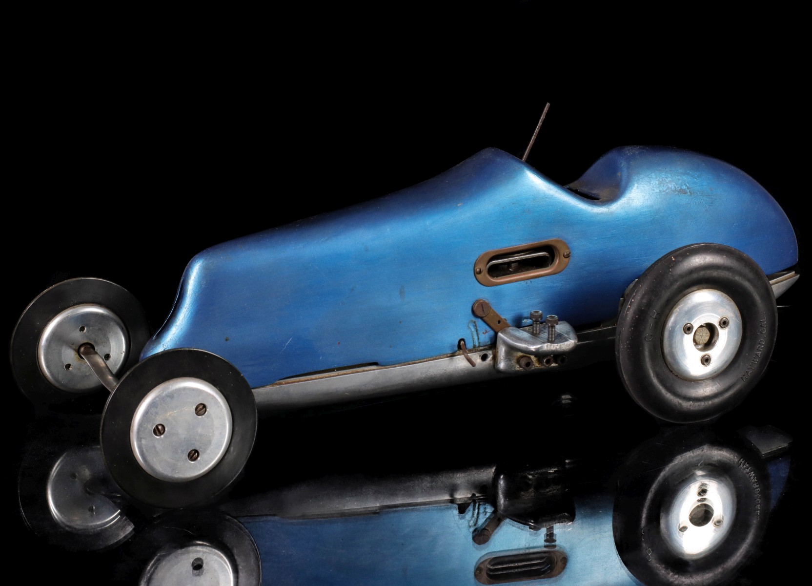 A CIRCA 1948 DOOLING 'ARROW' TETHER CAR