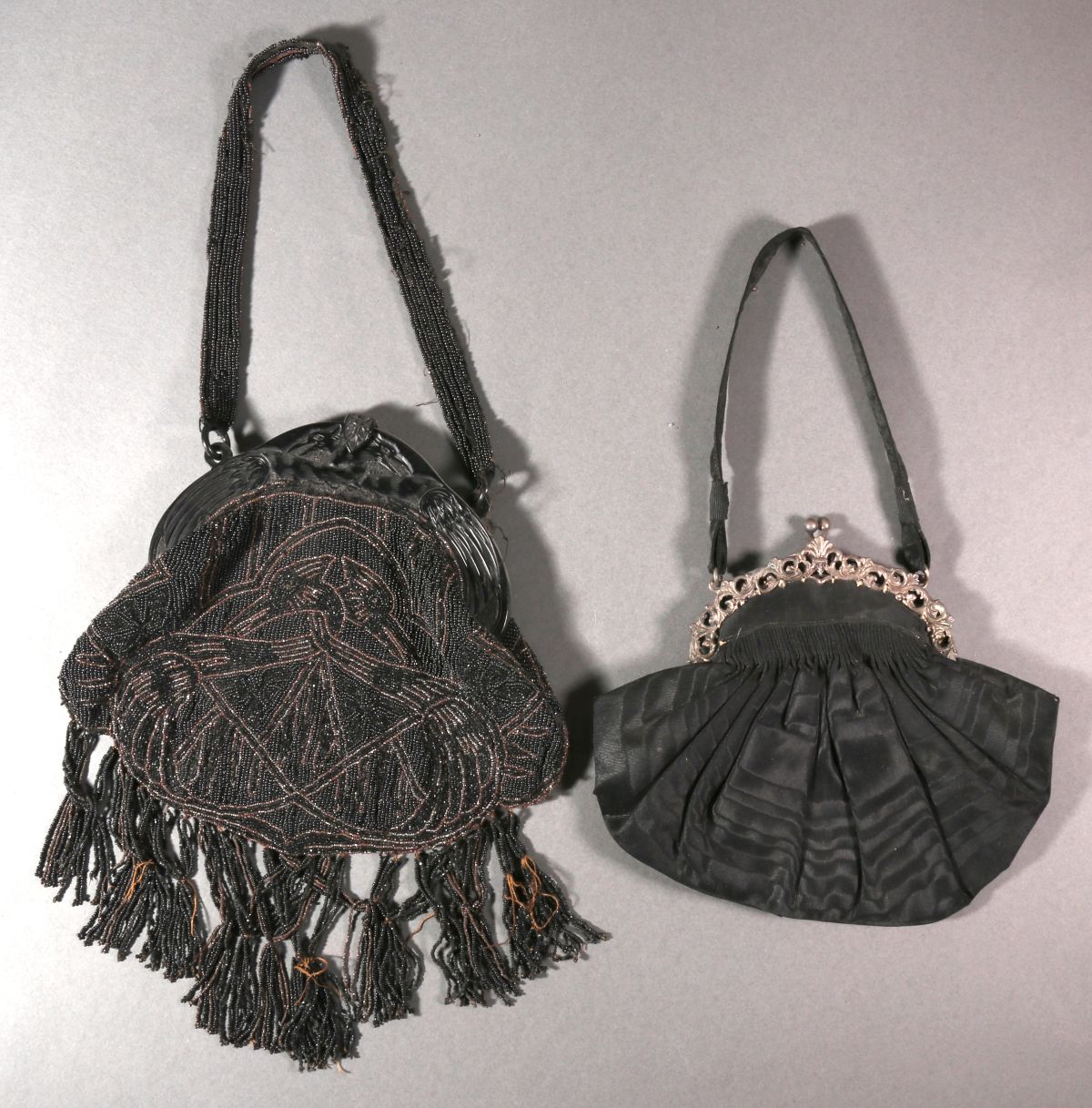 SIX ANTIQUE PURSES AND BAGS OF VARIOUS TYPES