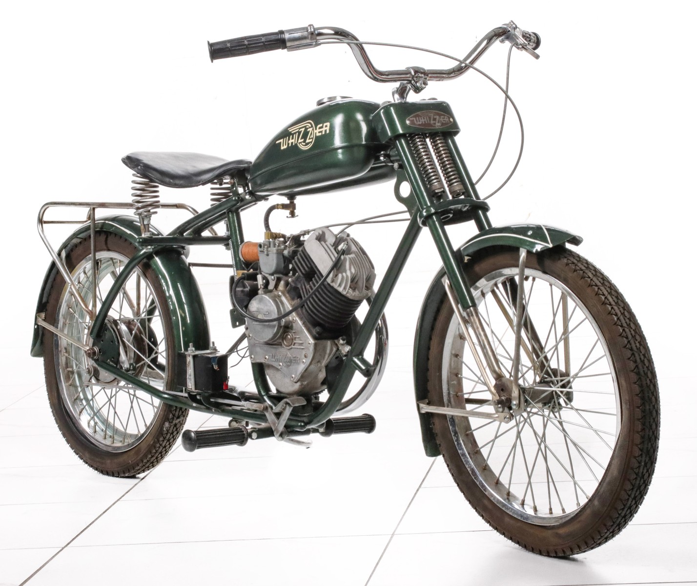 A CIRCA 1951 WHIZZER SPORTSMAN MODEL MOTOR BIKE