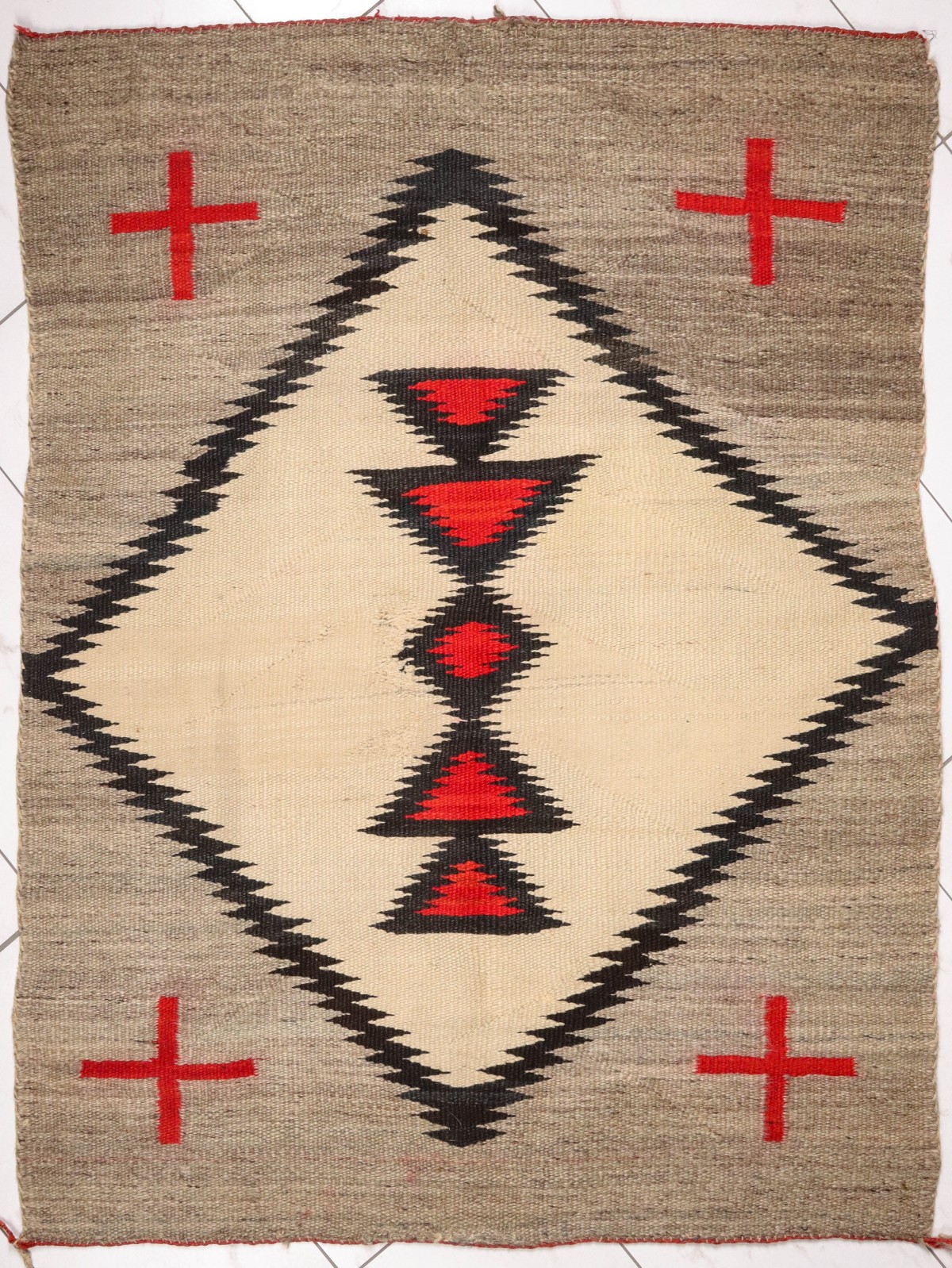 A TRANSITIONAL NAVAJO RUG WITHOUT BORDER DESIGN