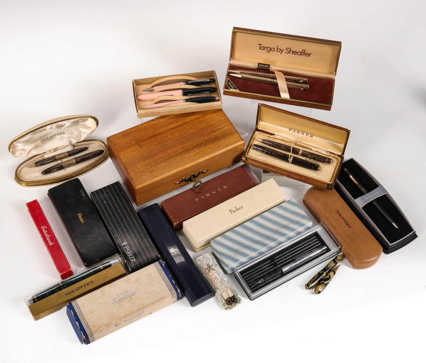 PARKER, SHAEFFER AND OTHER BOXED WRITING INSTRUMENTS