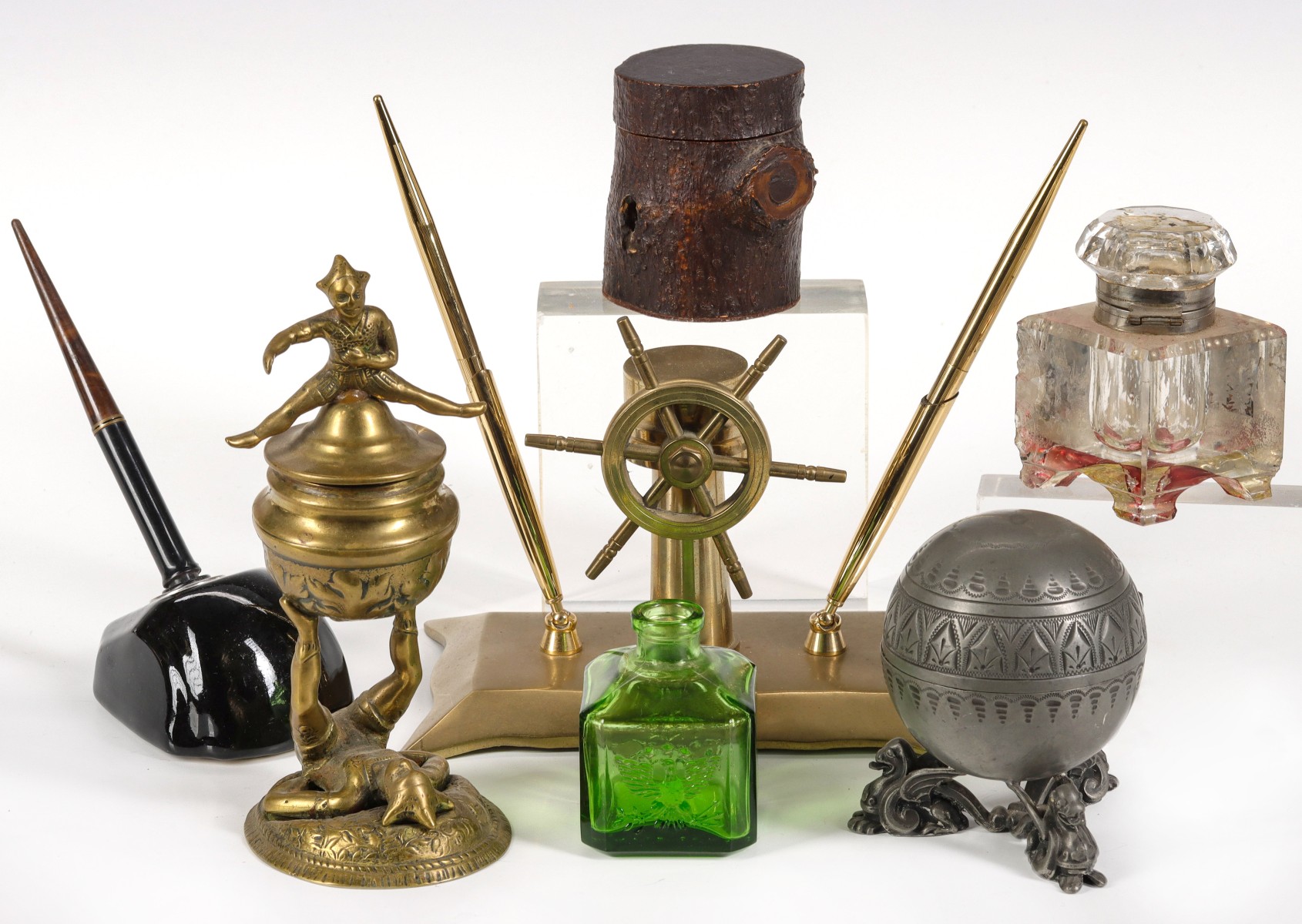 A COLLECTION OF ANTIQUE AND VINTAGE INKWELLS & STANDS