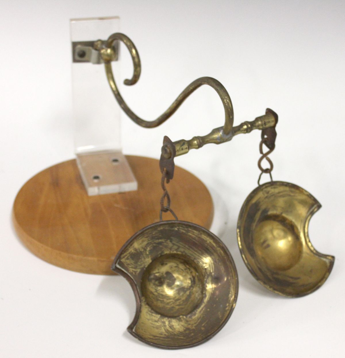 A PAIR 18TH/19TH CENTURY BRASS BLOOD LETTING BOWLS