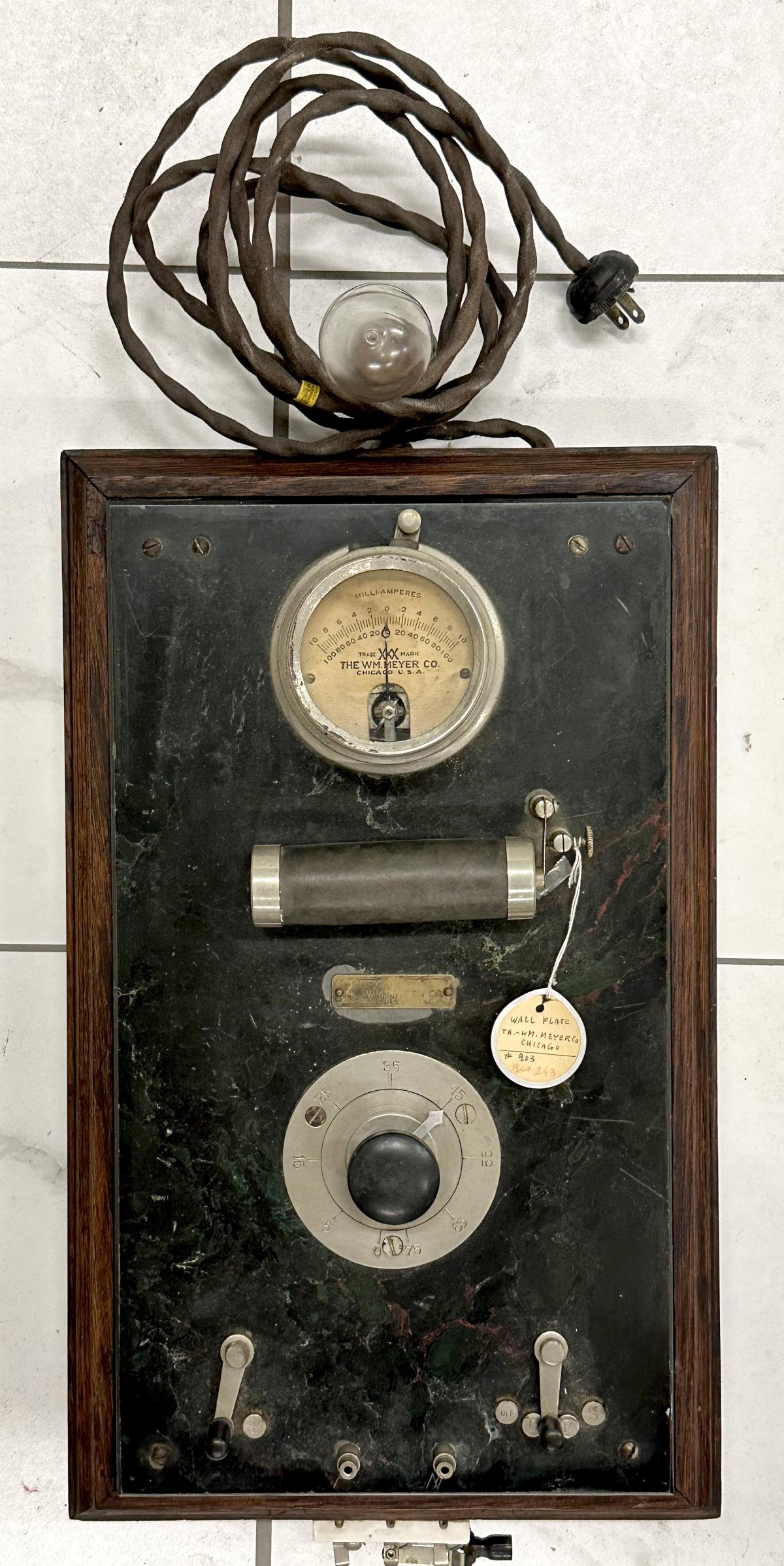 A CIRCA 1900 WM MYER ELECTROTHERAPY MEDICAL DEVICE