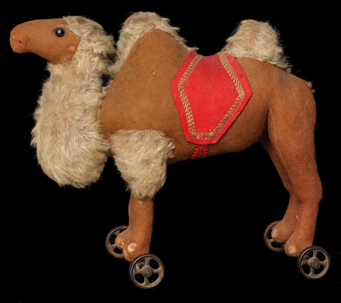 AN EARLY STEIFF CAMEL PULL TOY ON IRON WHEELS