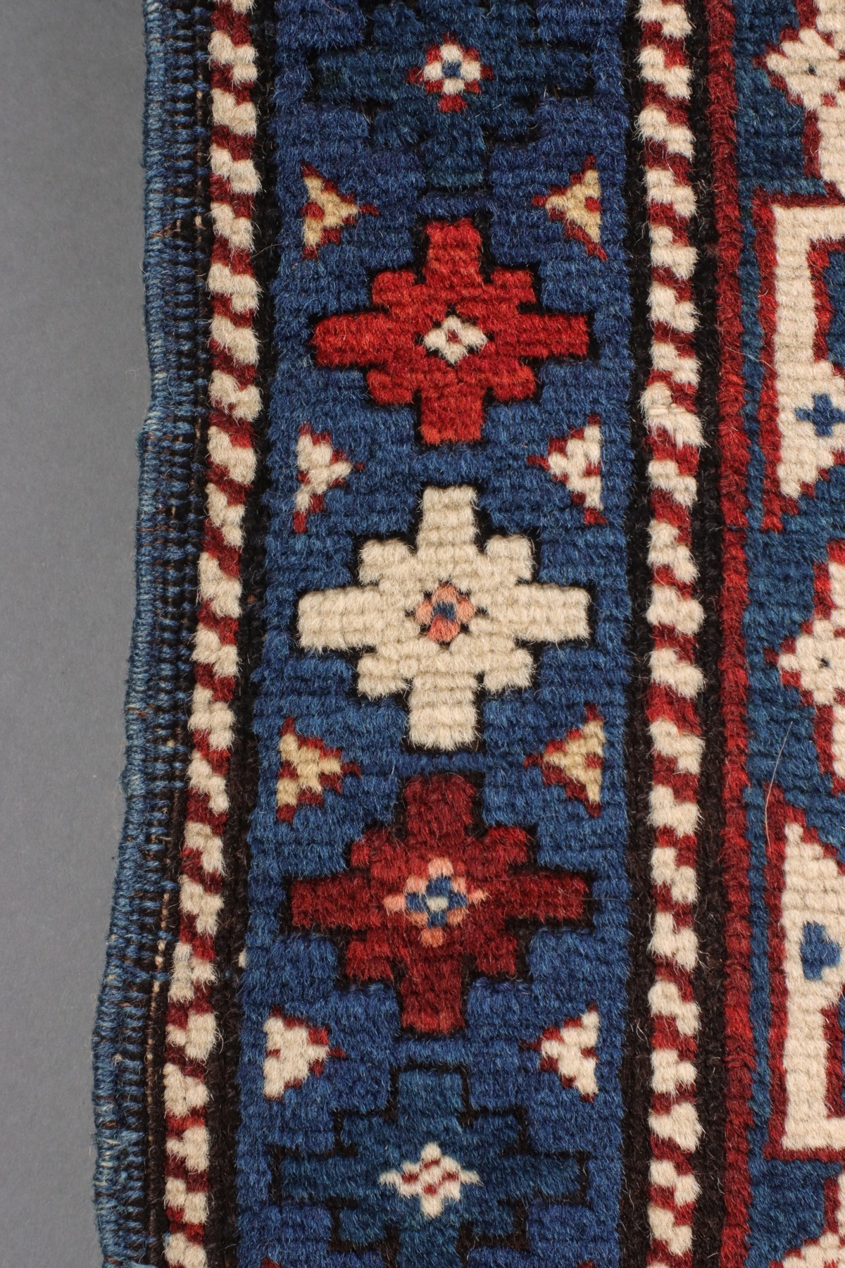 AN ANTIQUE KUBA CAUCASIAN SCATTER RUG CIRCA 1890