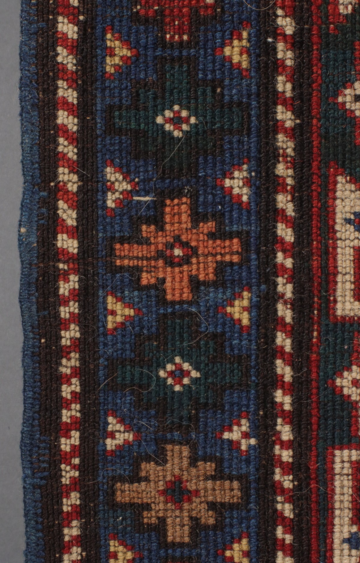 AN ANTIQUE KUBA CAUCASIAN SCATTER RUG CIRCA 1890