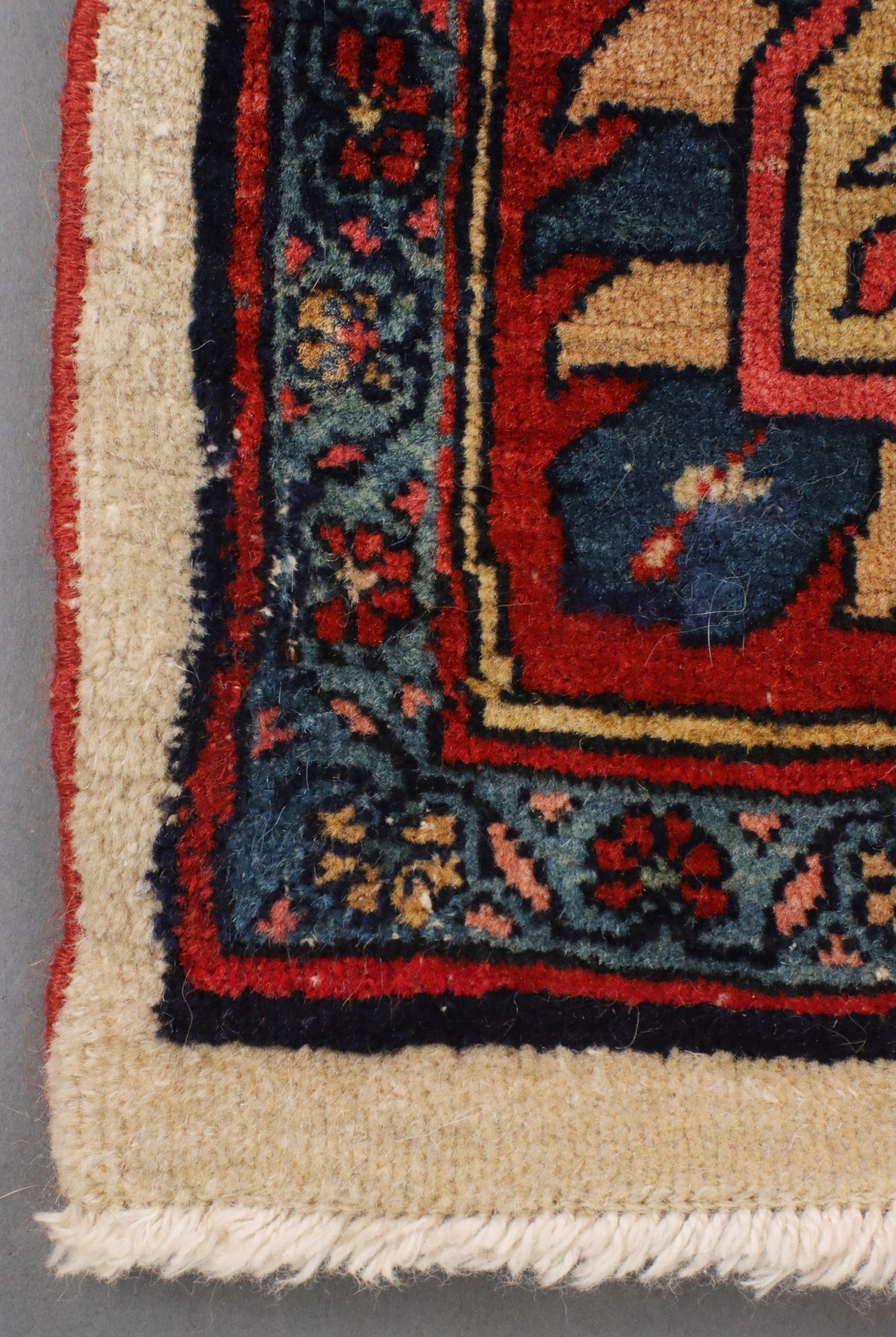 A NORTHERN PERSIA BIDJAR RUG WITH MEDALLION C. 1910