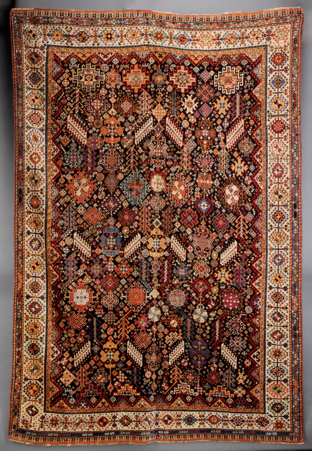 A FINE ANTIQUE SOUTHWEST PERSIAN QASHQUAI RUG C. 1890