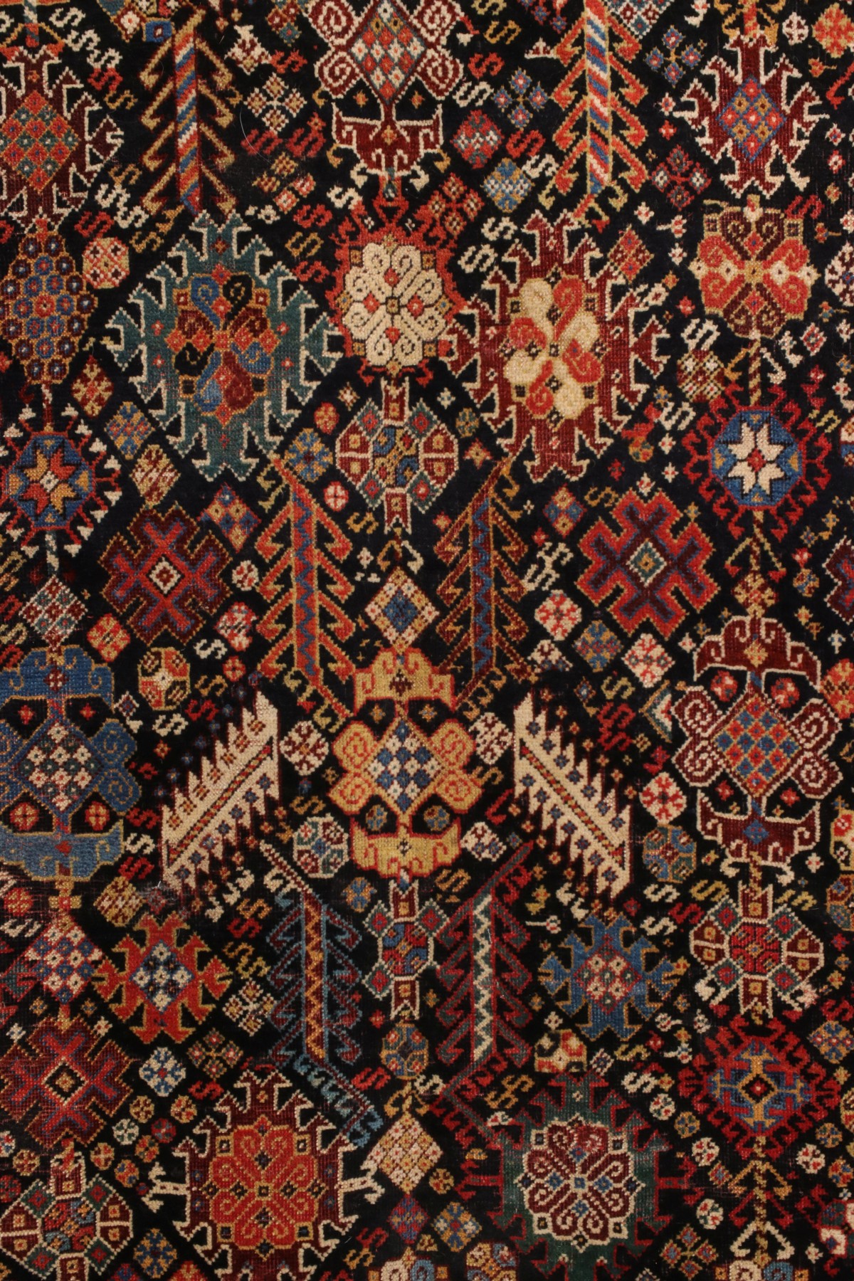 A FINE ANTIQUE SOUTHWEST PERSIAN QASHQUAI RUG C. 1890