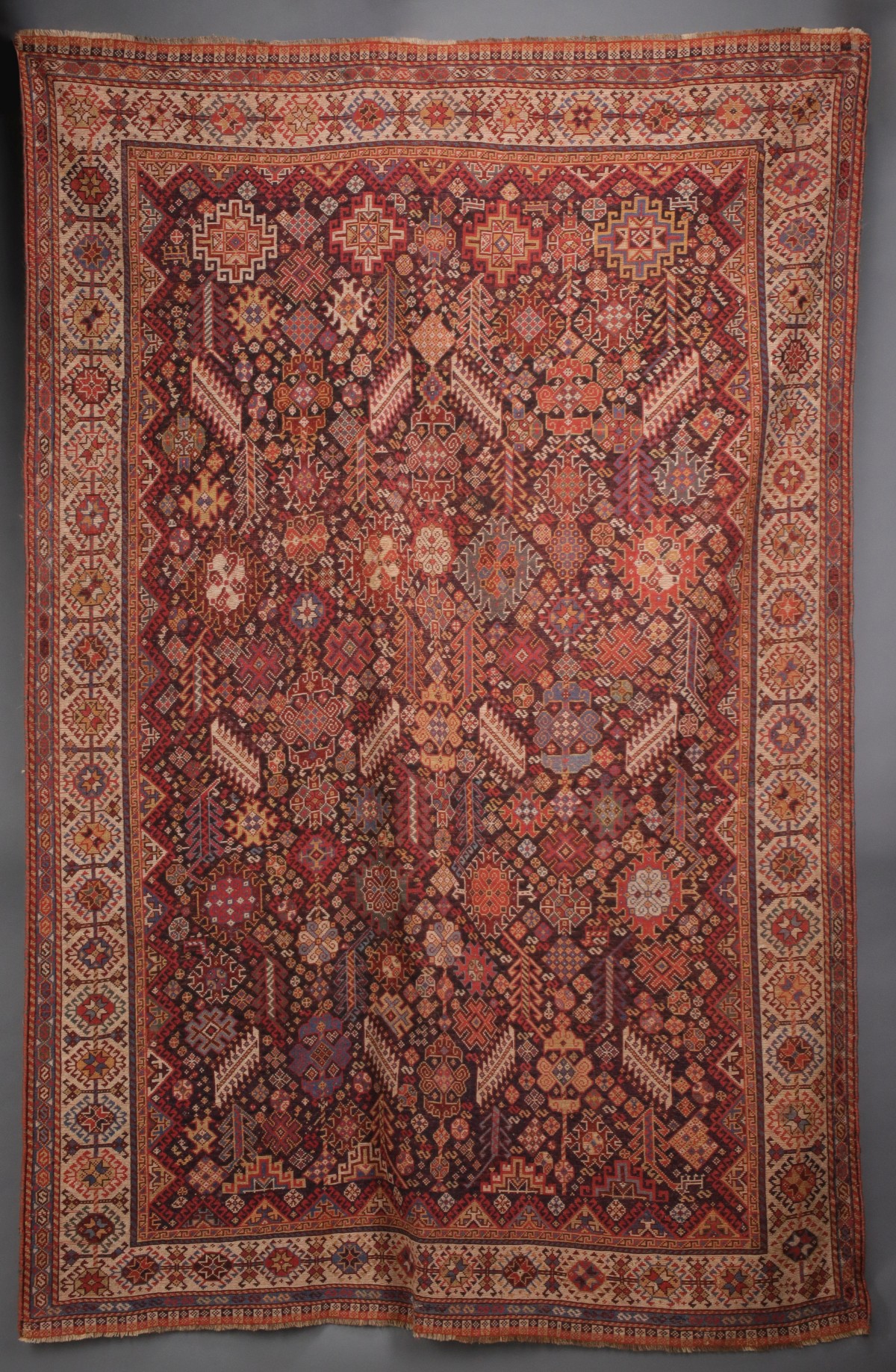 A FINE ANTIQUE SOUTHWEST PERSIAN QASHQUAI RUG C. 1890