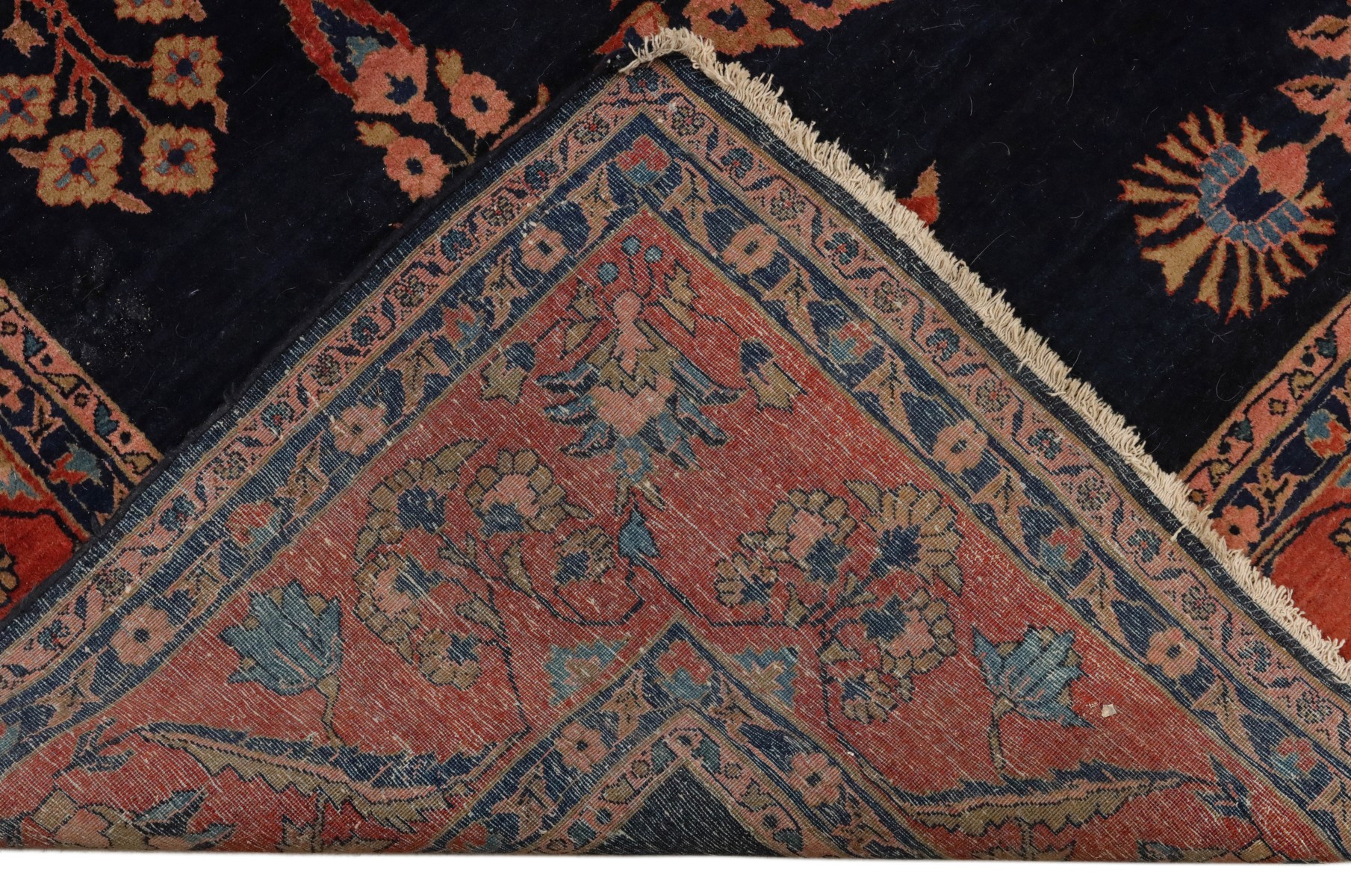 A SPACIOUS JEWEL TONE SAROUK CARPET CIRCA 1910