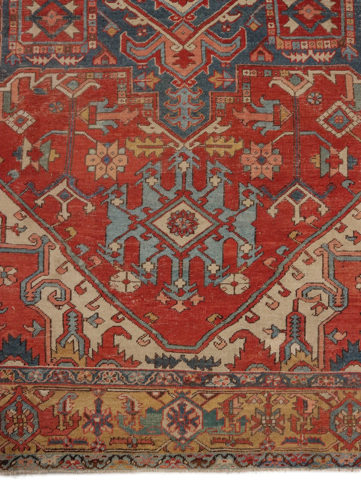 A FINE NW PERSIAN HERIZ SERAPI CARPET CIRCA 1890