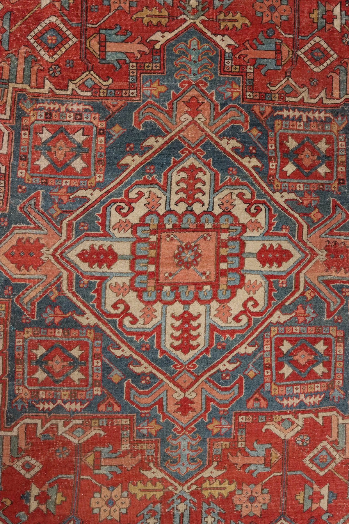 A FINE NW PERSIAN HERIZ SERAPI CARPET CIRCA 1890