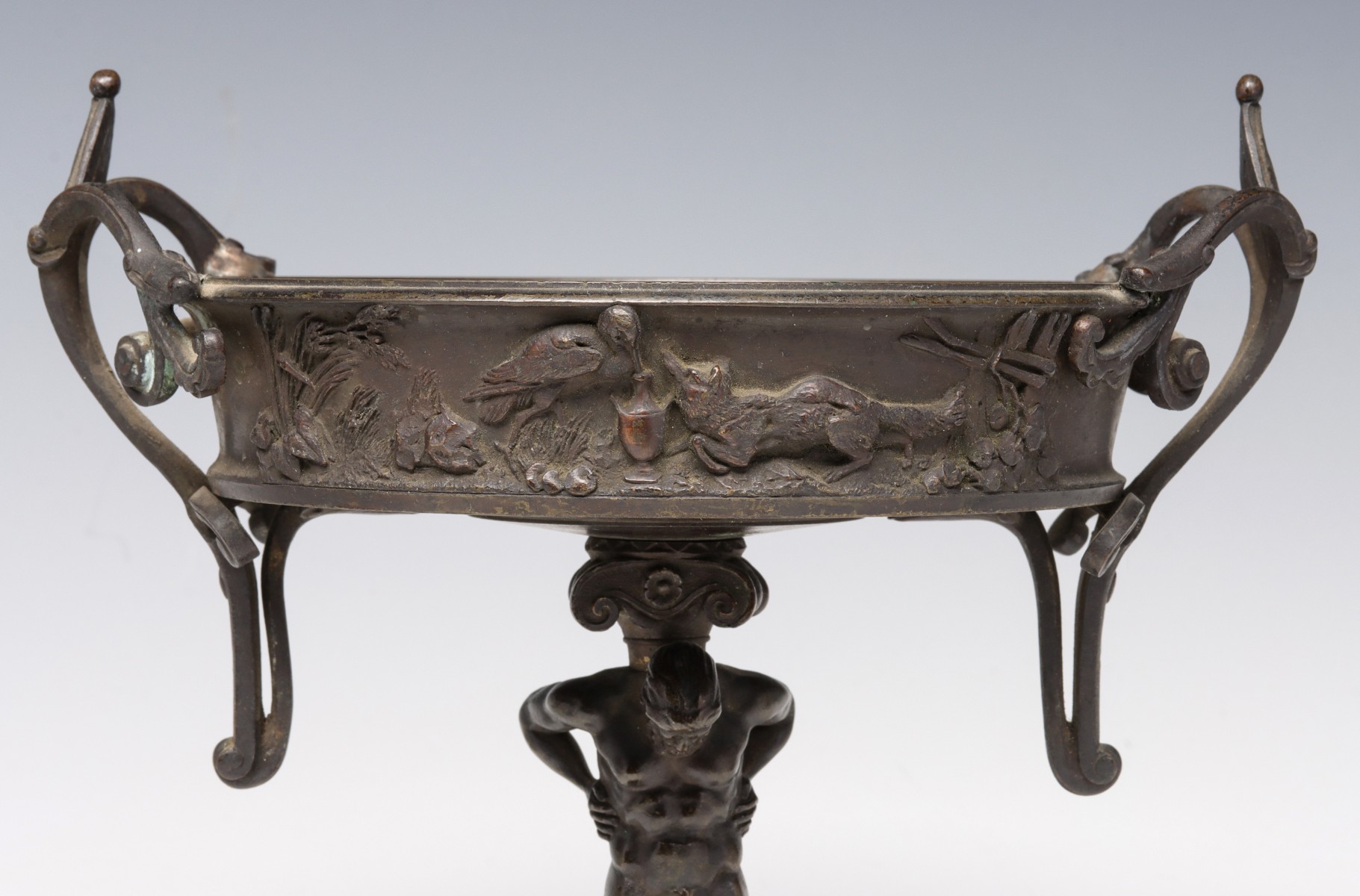 A PAIR EARLY 20TH CENTURY FIGURAL MALE BRONZE TAZZA