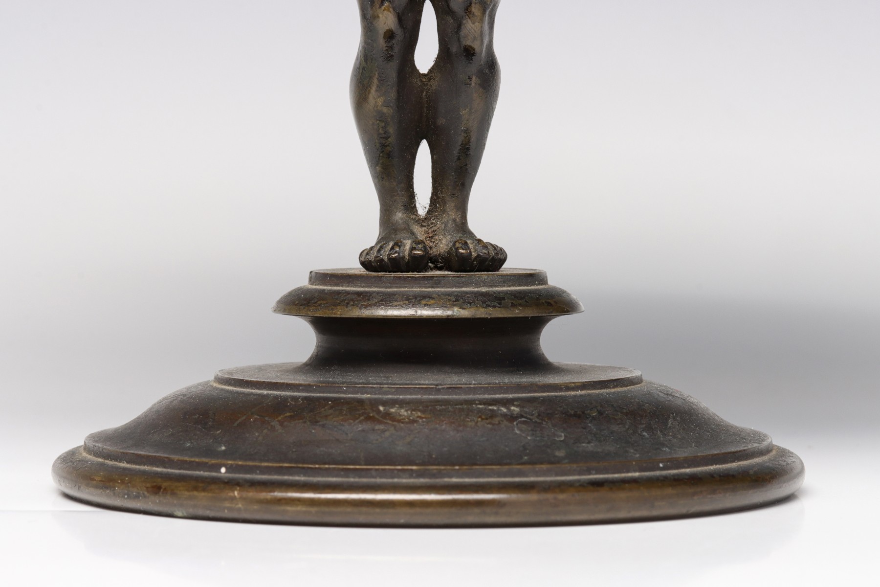 A PAIR EARLY 20TH CENTURY FIGURAL MALE BRONZE TAZZA