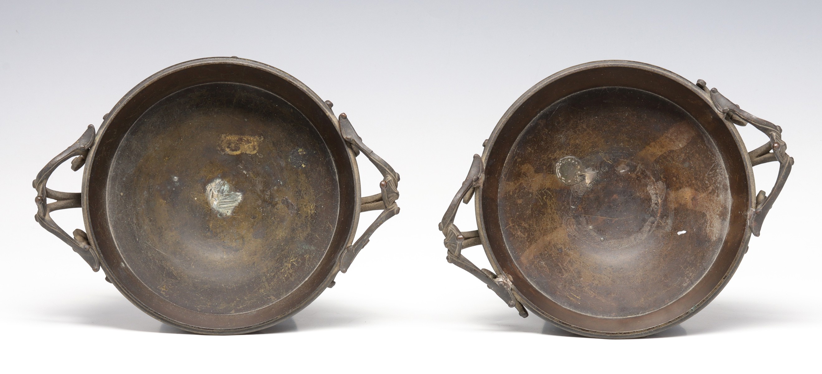 A PAIR EARLY 20TH CENTURY FIGURAL MALE BRONZE TAZZA