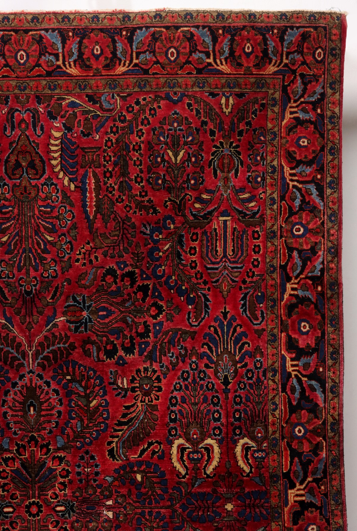 A JEWEL COLOR PERSIAN SAROUK CARPET CIRCA 1920