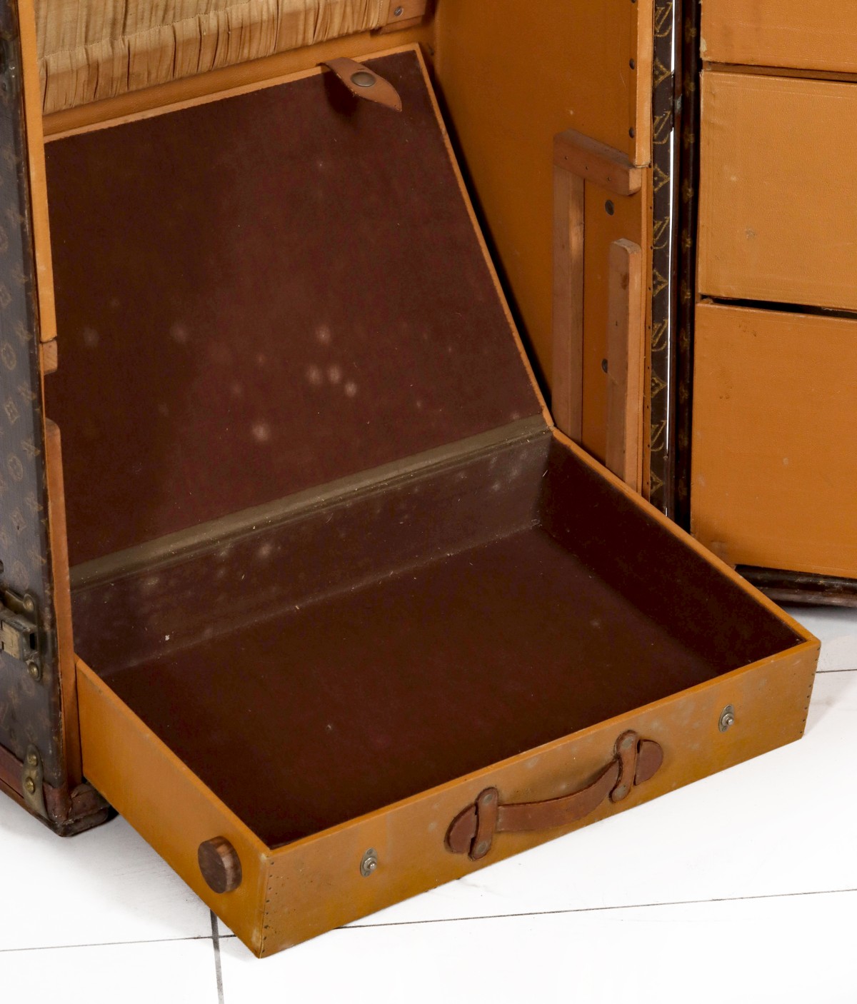 A FINE LARGE LOUIS VUITTON TRAVELING WARDROBE C. 1920s